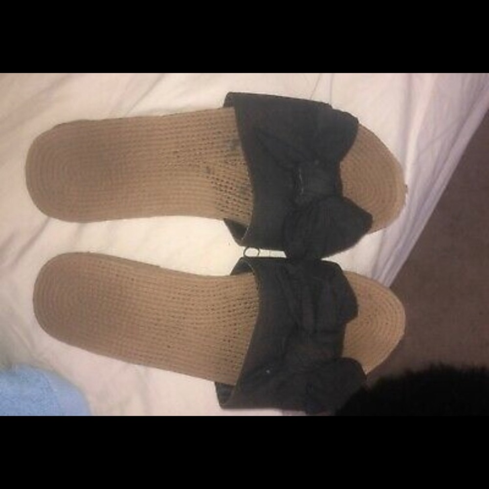 Well worn women’s sandals medium